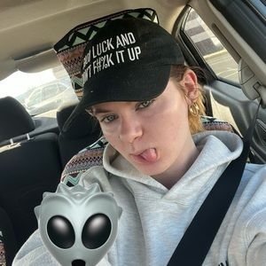 Meet your Posher, Hayley